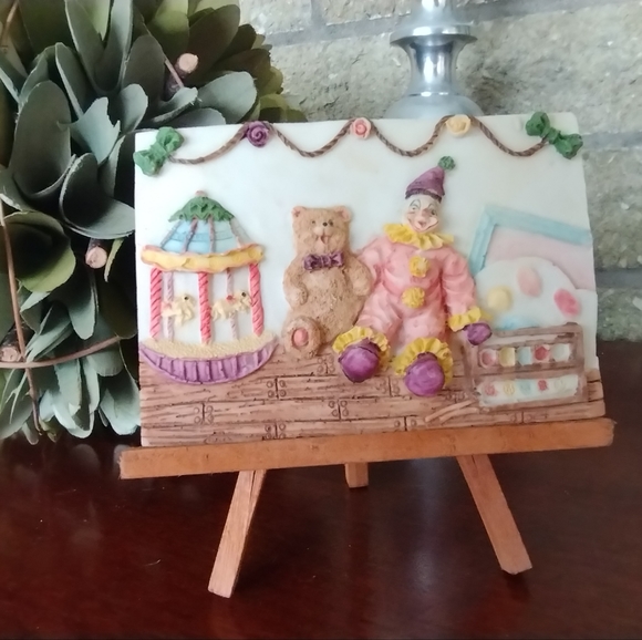 Table/Desk top Clown Portrait on Easel - Picture 11 of 13